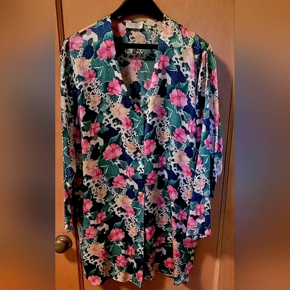 Vintage 100% silk Victoria's Secret Multicolor Floral Top Generous Size M